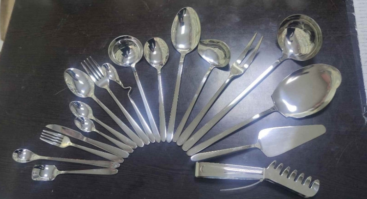 سرویس ۲۴ نفره قاشق چنگال بیزانس 144 پارچه اصل بدون جعبه
