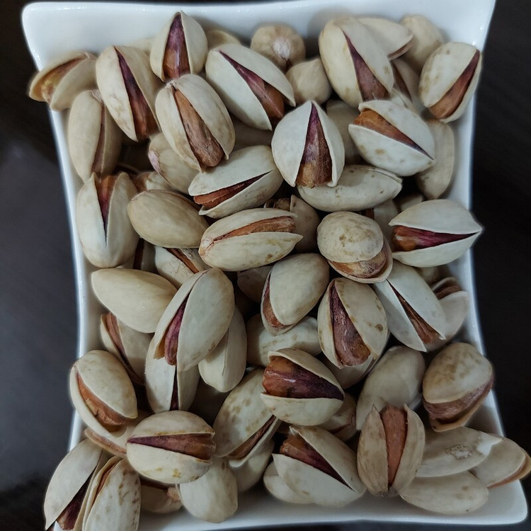 پسته خام بادامی درجه یک تازه